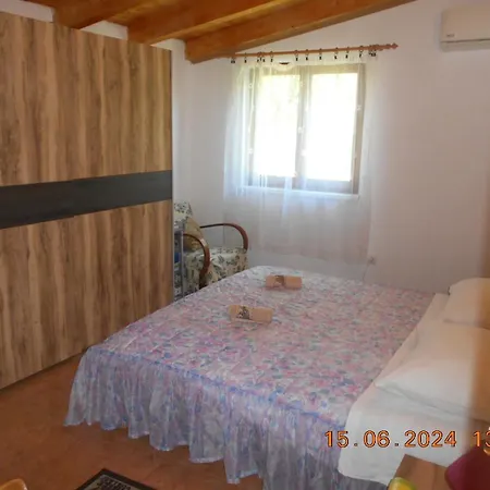 House With A Parking Space Babici, - 13795 Casa vacanze *