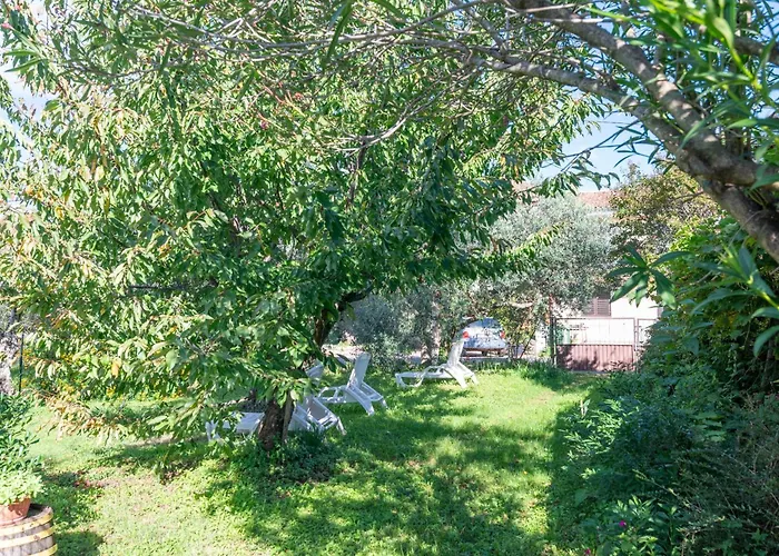 Hébergement de vacances House With A Parking Space Babici, - 13795 *